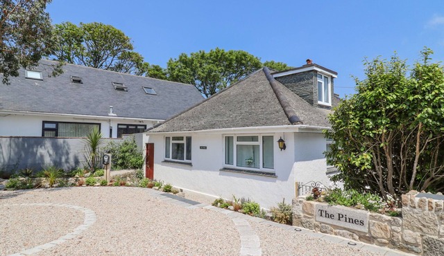 THE PINES, pet friendly, country holiday cottage in Carbis Bay