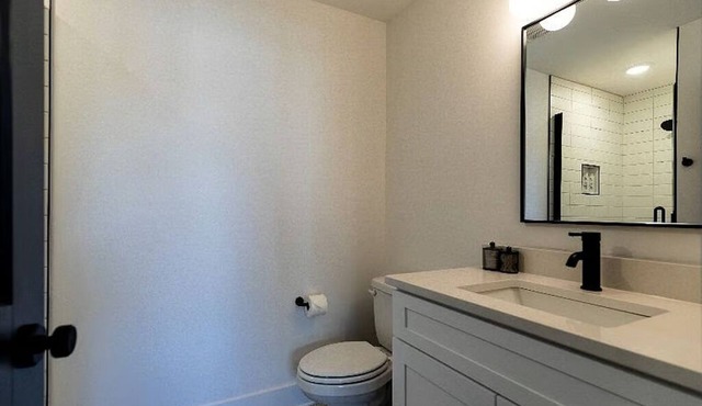 THE QUIET PLACE- NEW BUILD 3 STORY 2 BEDROOM LUXURY TOWNHOUSE