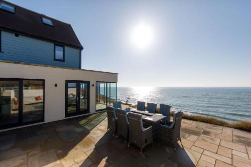 The Sea House - Ultimate Seafront Living & Sunsets