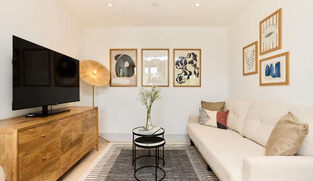 The South Wimbledon Hideout - Fancy 1BDR Flat with Balcony