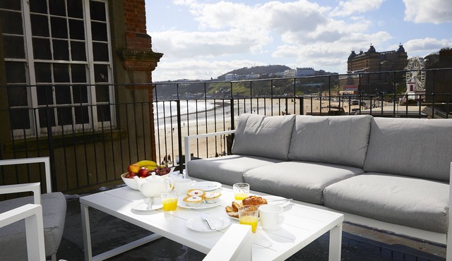 THE STOOP, pet friendly, luxury holiday cottage in Scarborough
