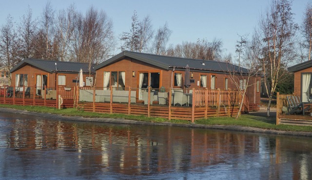 THE THREE BEARS LODGE, CONISTON DRIVE 11, pet friendly in Warton