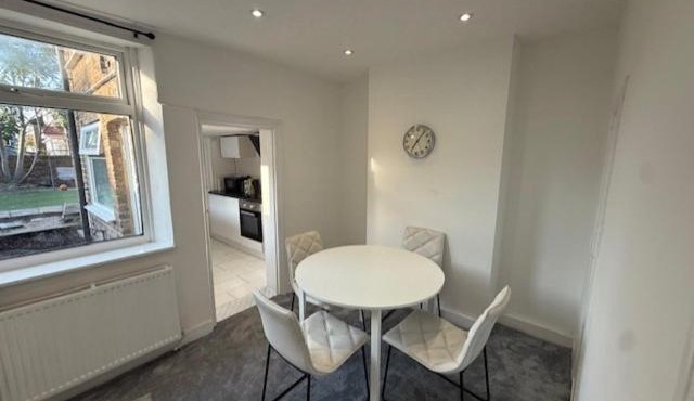 Three Bedroom House In Uxbridge