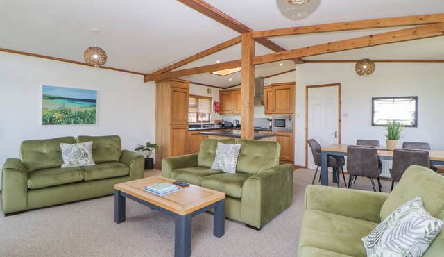Three Views Lodge in Torpoint