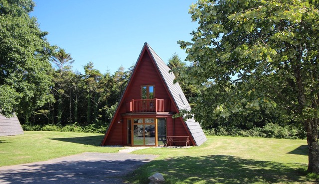 Timber A frame detached lodge with 3 bedrooms in quiet country park