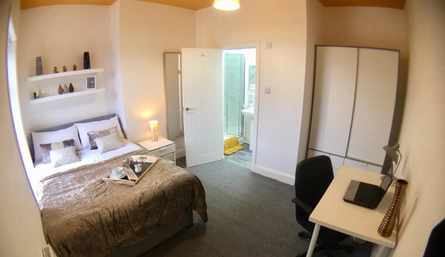 Townhouse @ 87 Walthall Street Crewe - Double Ensuite