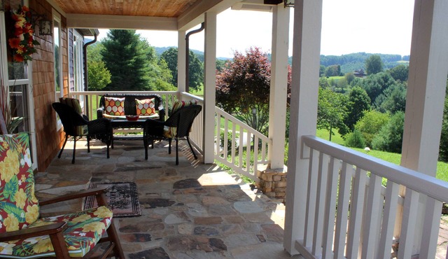 Trade the Heat for Mtn Breezes- Hot Tub, WiFi, & Near New River State Park
