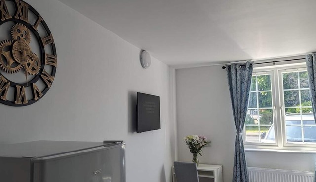 Tranquil Studio Retreat With Free Parking