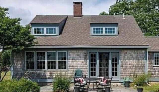 Tranquility & beauty! Entire house & garden in a meadow overlooking a reservoir. in Little Compton