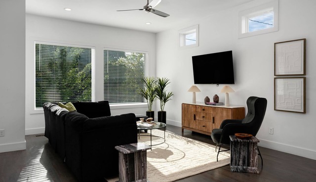 Two Huge Homes - 14 Beds, 8 BRs!