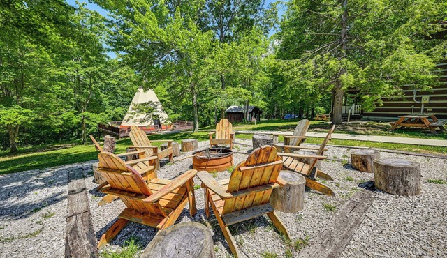 Unique Mammoth Cave Cabin w/Teepee & Hot Tub!