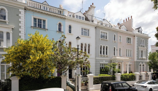 Unique & Spacious Family Home on Communal Garden in Heart of Notting Hill
