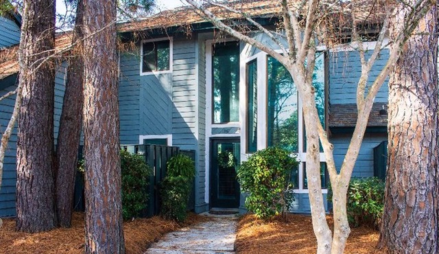 Updated Condo centrally located Extended Stay Charleston and Beaches