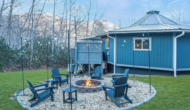 Updated Cottage in Maggie Valley! Hot Tub, Fire Pit, Arcade, Dogs Ok!