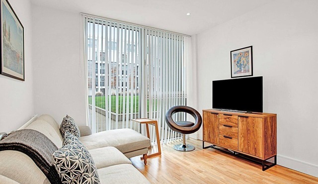 Urban Retreat: Stylish 1-Bed Bliss