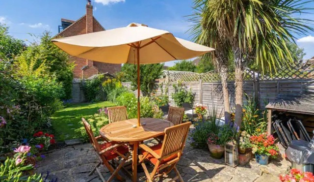 Very Pretty 2 BR Cottage On Edge of National Trust