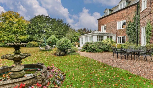 Walcot Hall - Stunning Stately Home set in 27 acres of parkland and sleeping 16+