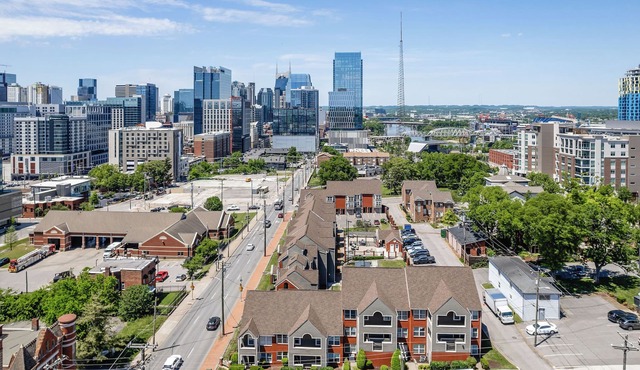 Walk 2 Broadway! Free Parking! 2.5 Baths