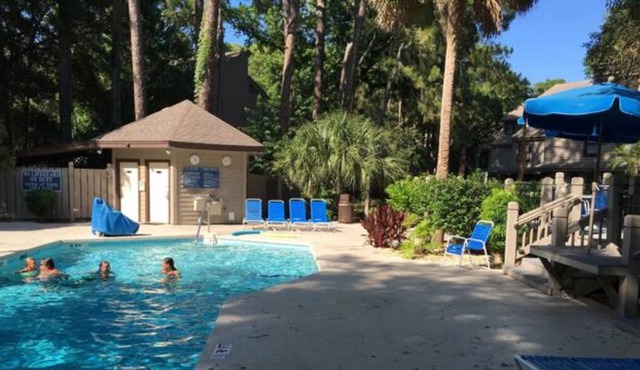 Walk to the Beach!- Sleeps 4... 5 Star Resort