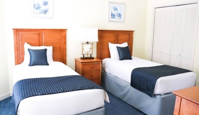 WALK TO THE BEACH! 3 Bedroom Cottage at Port O' Call in HHI'S LUXURY RESORT