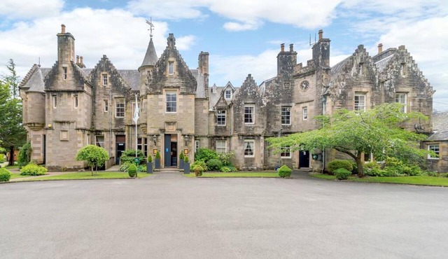 Wallace Apartment - A unique apartment in countryside park with WIFI and access to bar and pool