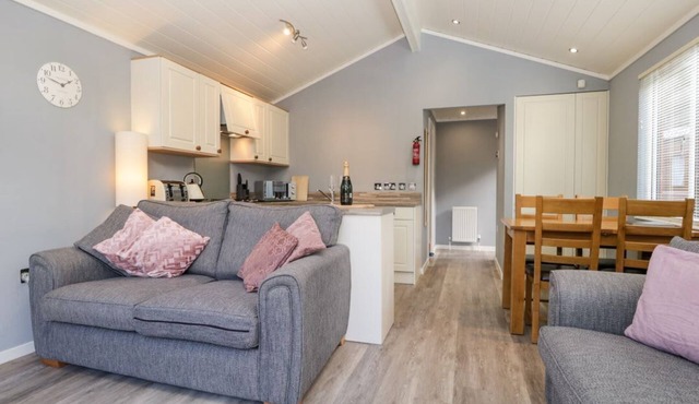 Wansfell Lodge, White Cross Bay