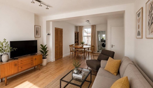 Warm & Welcoming 2BR Stay in North London
