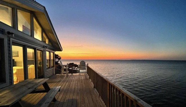 Waterfront Cottage! With Sunrise and Sunset!