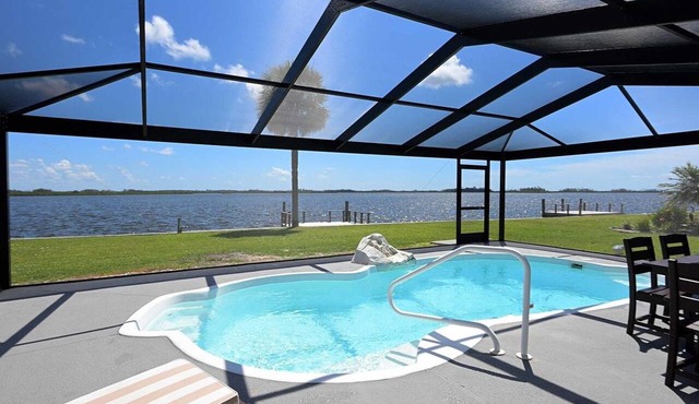 WATERFRONT CRYSTAL RIVER RETREAT WITH PRIVATE POOL, DOCK &KAYAKS in Crystal River