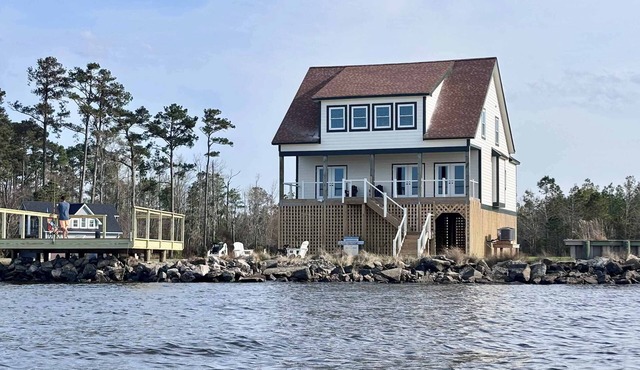 Waterfront, Hot Tub - 4BR, 4.5Bath, Pet Friendly