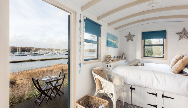 Watersedge Cabin - Luxury Cottages