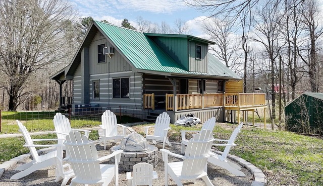 Welcoming Retreat w/Fire Pit and Pizza Oven. Kid and Pet Friendly.