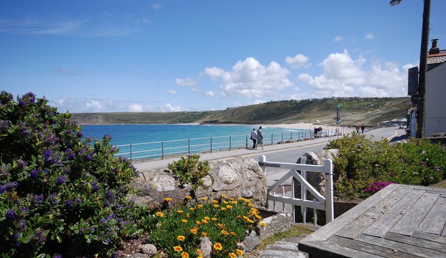 Well appointed apartment overlooking the sea in Sennen cove