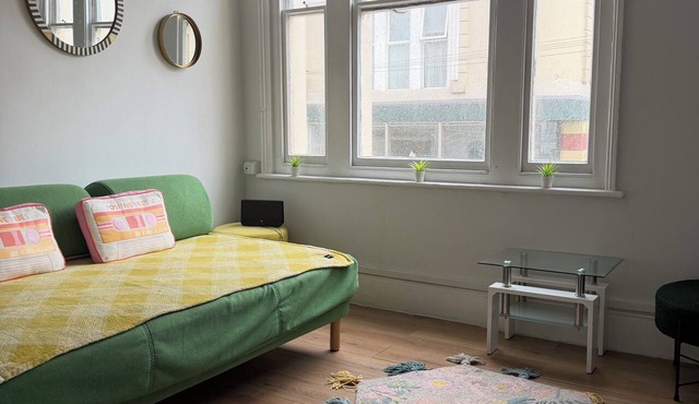 Western 3 bedroom en-suite maisonette