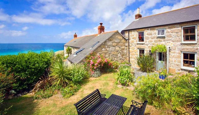 White Rose, Beach Cottage, Sea-Views, Garden