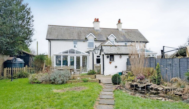 Wicks Farm Cottage - Ford Arundel - sleeps 6 guests in 3 bedrooms