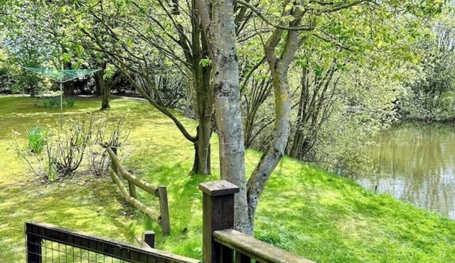 Wigeon Cabin - Private Cabin over a small body of Water.