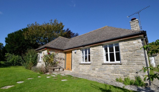 Wild Hill - Three Bedroom House, Sleeps 6