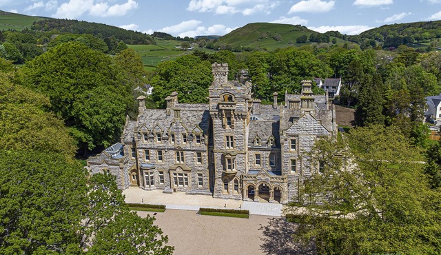 WILLIAM TOWER SUITE STONE CROSS MANSION, family friendly in Ulverston