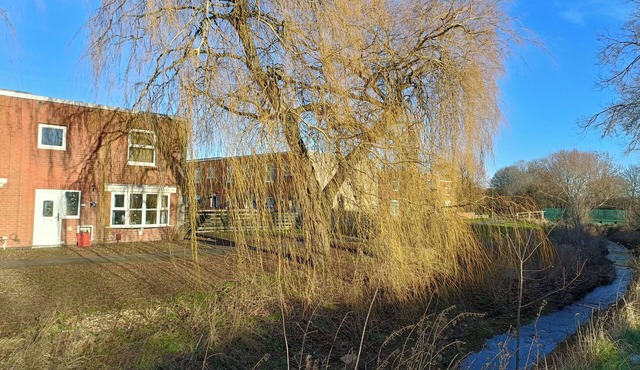 Willow View–5-Bed Streamside Dog-Friendly Home
