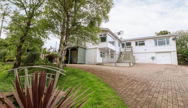 WILLOWAY, pet friendly, country holiday cottage in Benllech