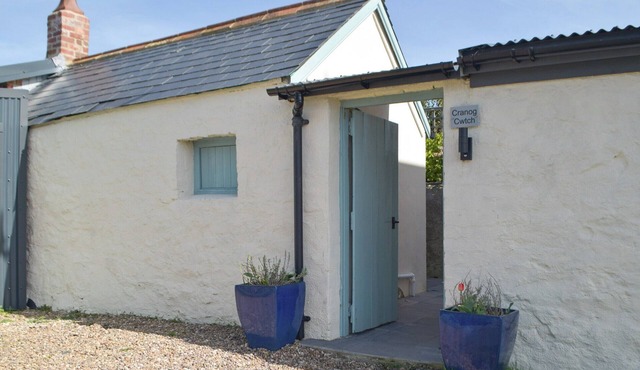 Within walking distance of the beach and well presented throughout.