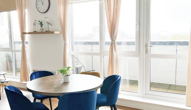 Wonderful 2-bedroom penthouse apartment in peaceful Southampton near local spots