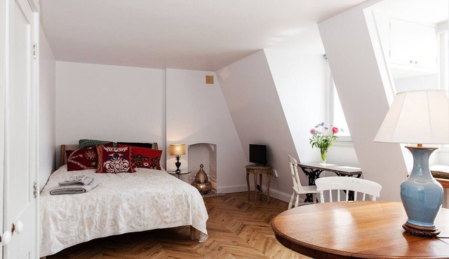 Wonderful Holland Park Studio