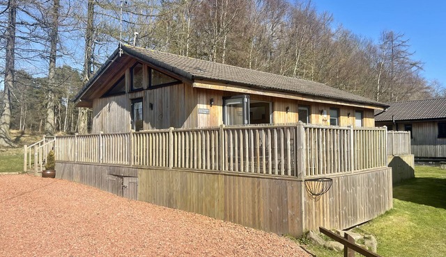 WOODBURN LODGE, pet friendly, character holiday cottage in Otterburn