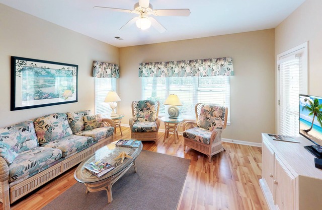 1st Floor 2 BR Villa - Beautiful Views - (CV25A)