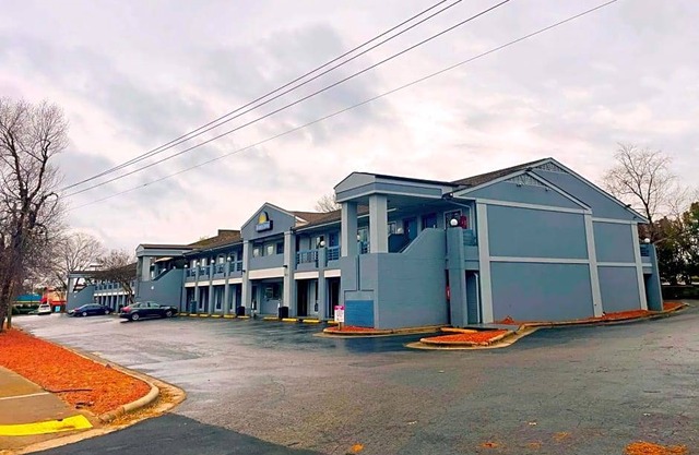 2-Star Hotel ∙ Days Inn by Wyndham Raleigh Glenwood-Crabtree