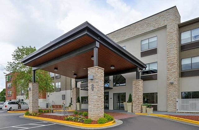 2-Star Hotel ∙ Holiday Inn Express & Suites Raleigh NE - Medical Ctr Area, an IHG Hotel