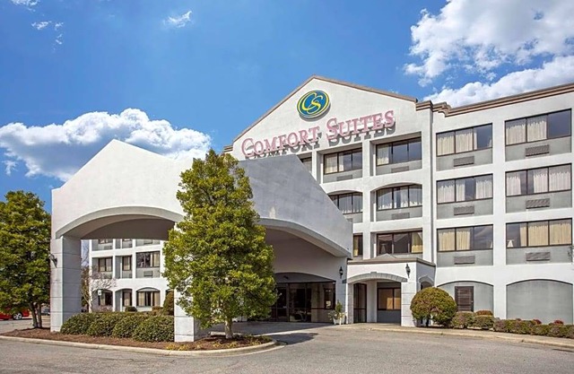 2-Star Hotel ∙ Comfort Suites Lumberton