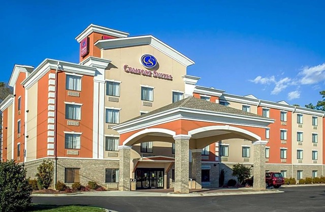 2-Star Hotel ∙ Comfort Suites Sanford